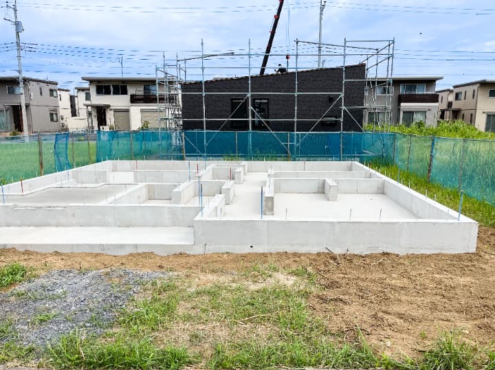 新築住宅の基礎にひびが入る理由と補修のポイント・費用相場を徹底解説