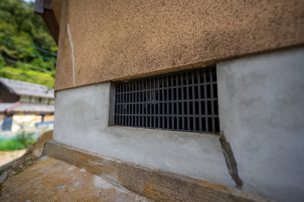 無筋コンクリートの基礎は危険？補強方法と費用を徹底解説